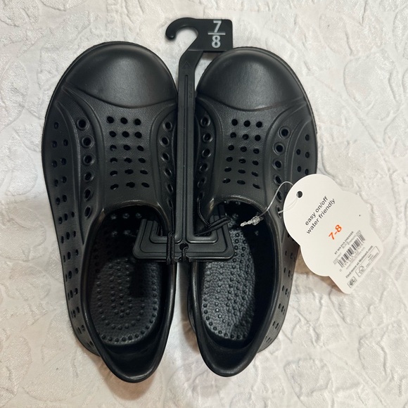 Wonder Nation Children’s Black Perforated Slip-Ons - Picture 2 of 3